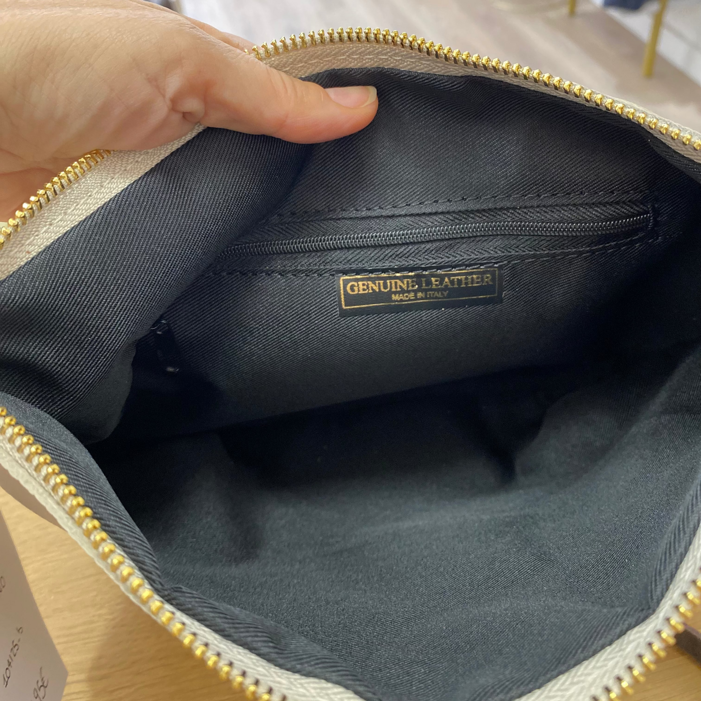 Bolso bandolera de piel 100% vacuno pespuntes en color beige