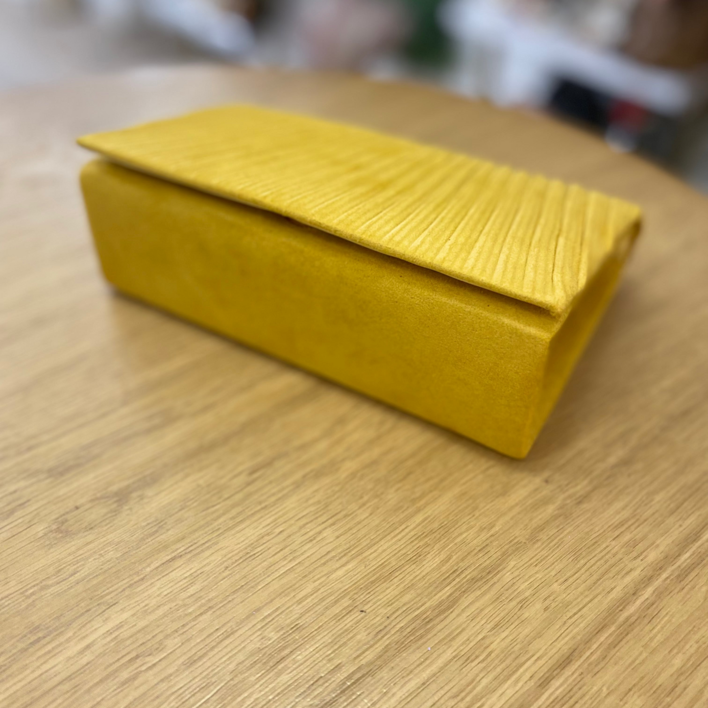 Sac à main de fête en plumes rose clair