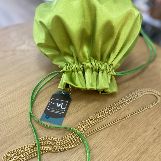 Bolso de fiesta limosnera de raso totalmente lisa de color verde lima - mbyou