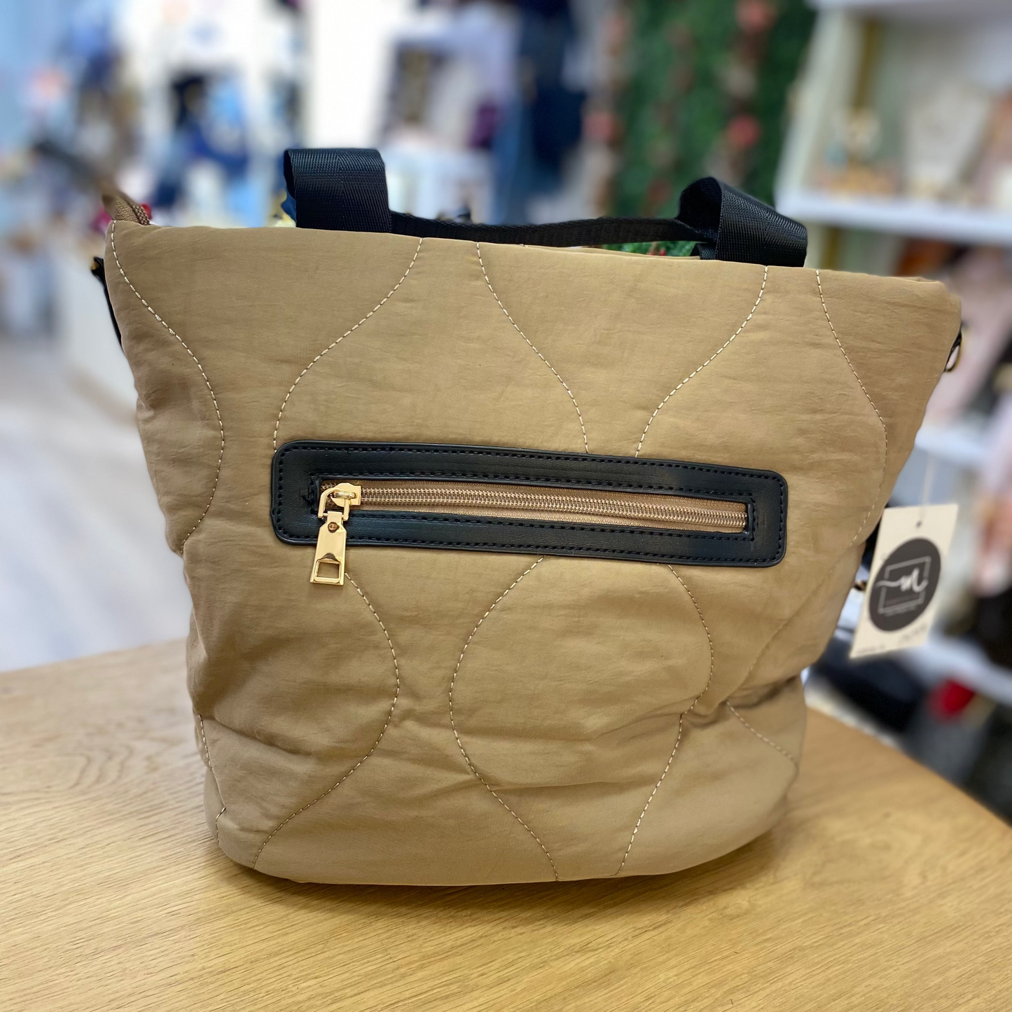 Sac bandoulière matelassé à rayures noires