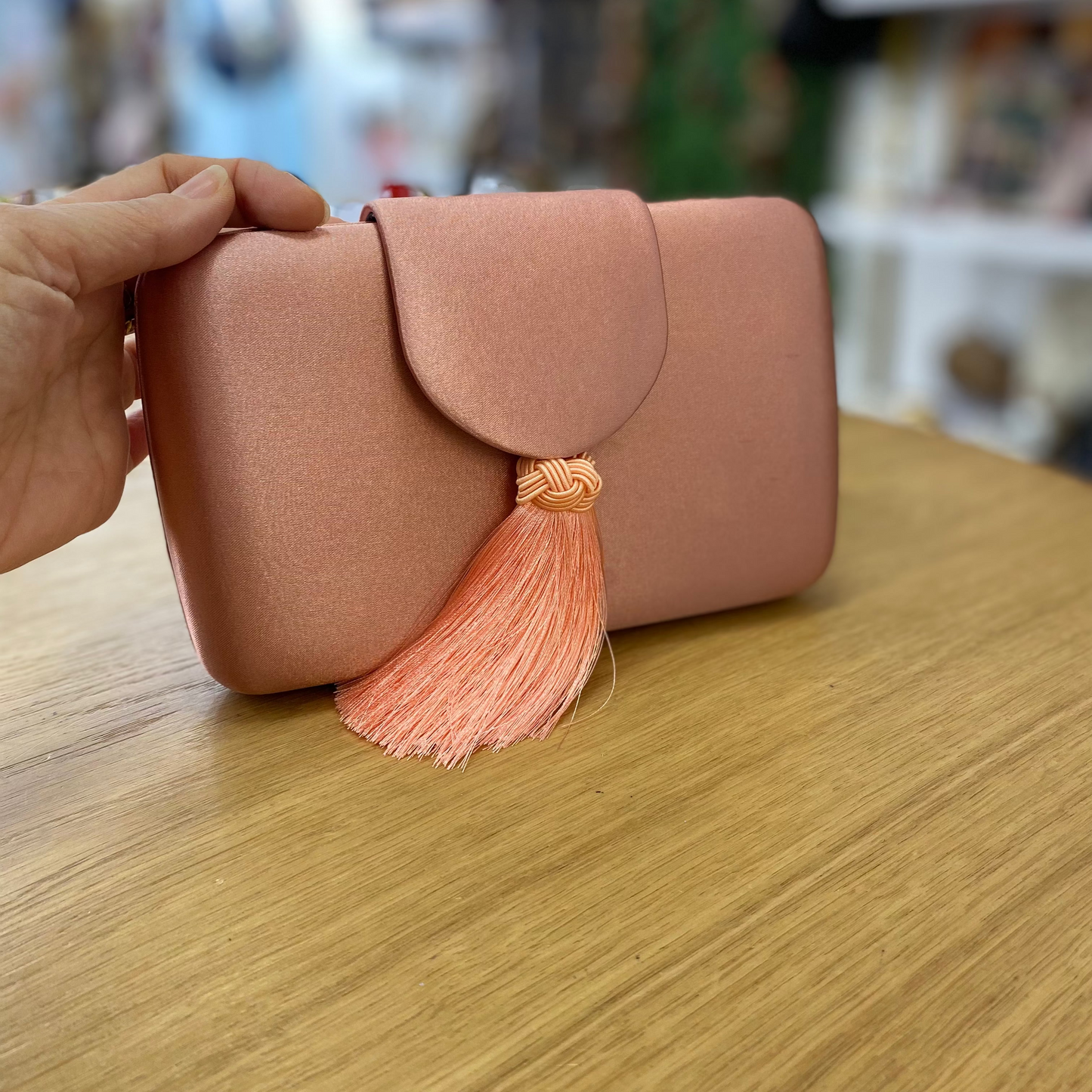 Light pink feather party handbag