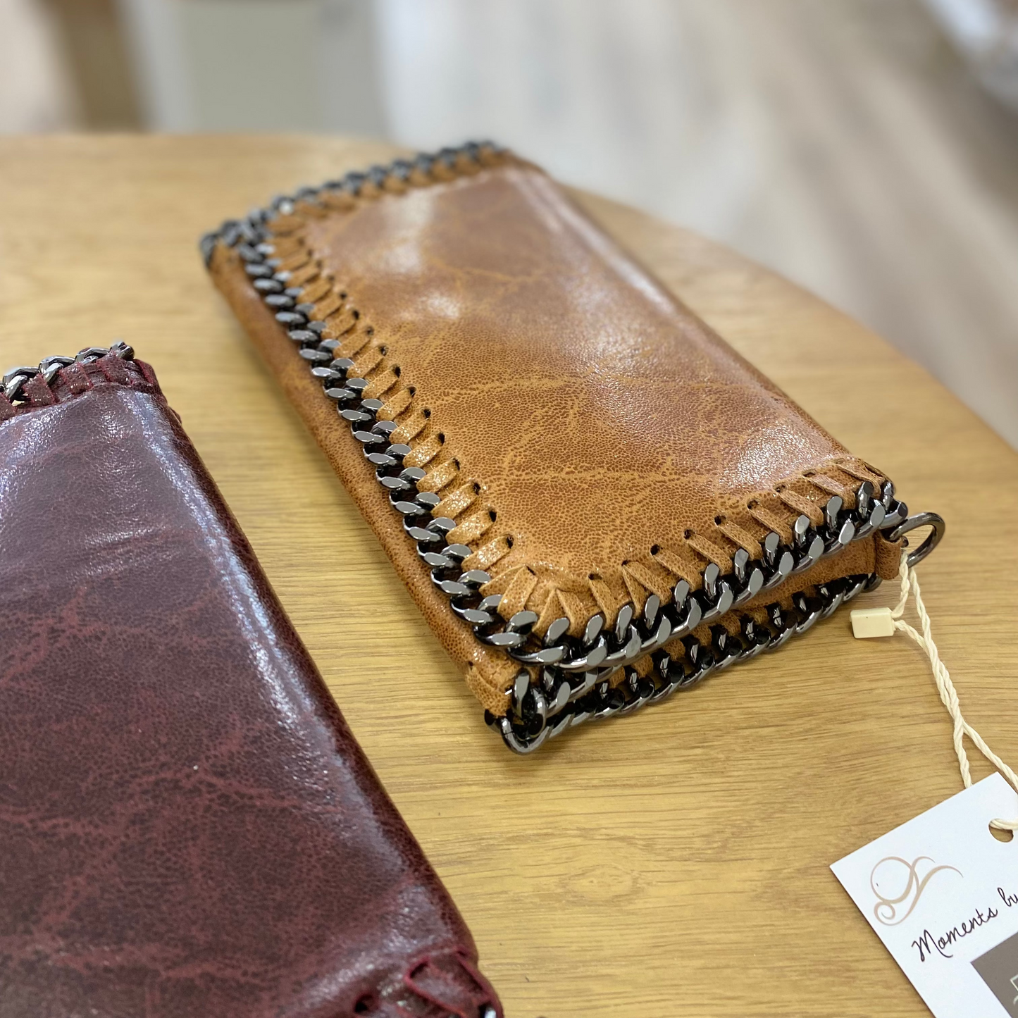 Bolso de piel auténtica 100% con cadena cosida plata oscura