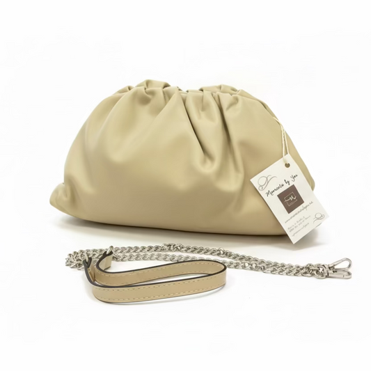 Bolso tipo clutch piel 100%vacuno liso y tipo saco en color beige