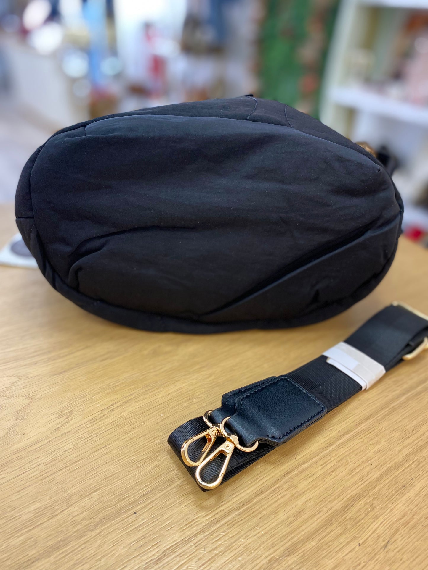 Sac bandoulière matelassé à rayures noires