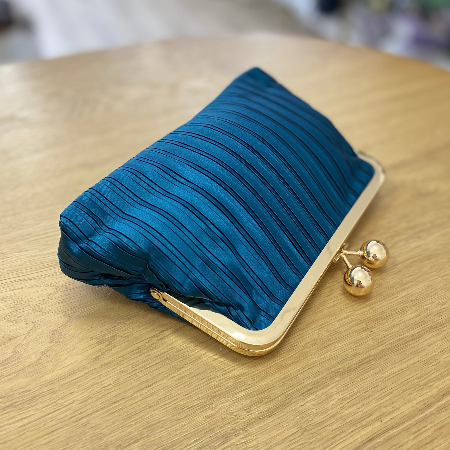 Light pink feather party handbag