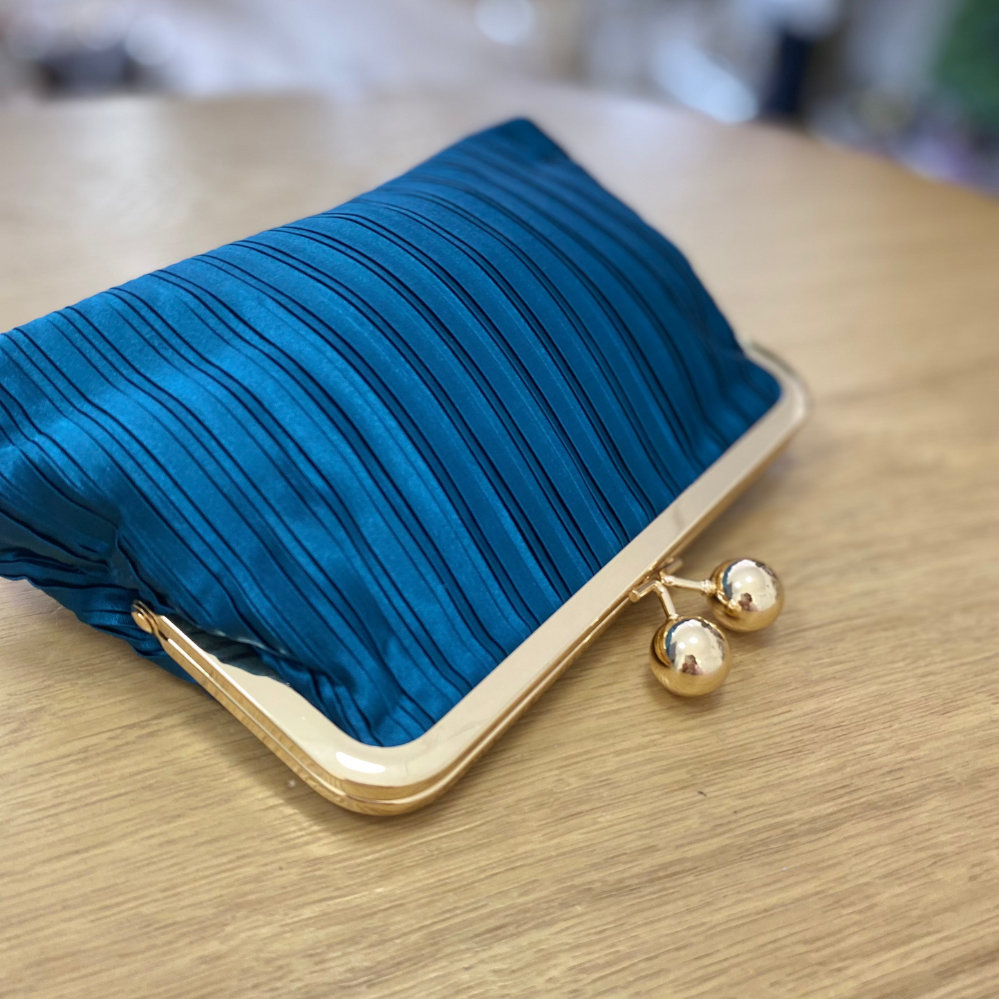 Light pink feather party handbag