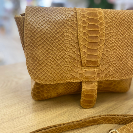 Bolso piel 100% vacuno tipo bandolera efecto serpiente color camel - mbyou