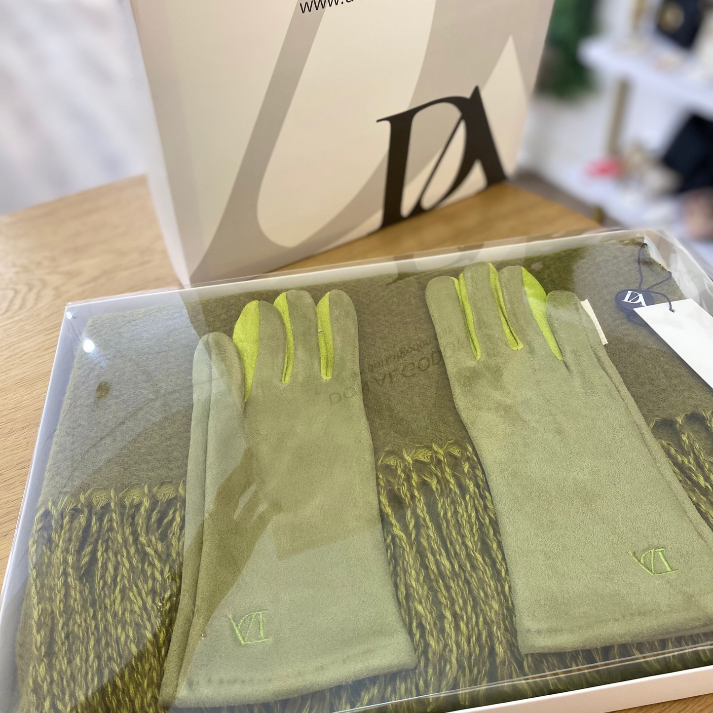 Pack de guantes y bufanda a conjunto de Don Algodon en color verde con partes en otro tono de verde - mbyou