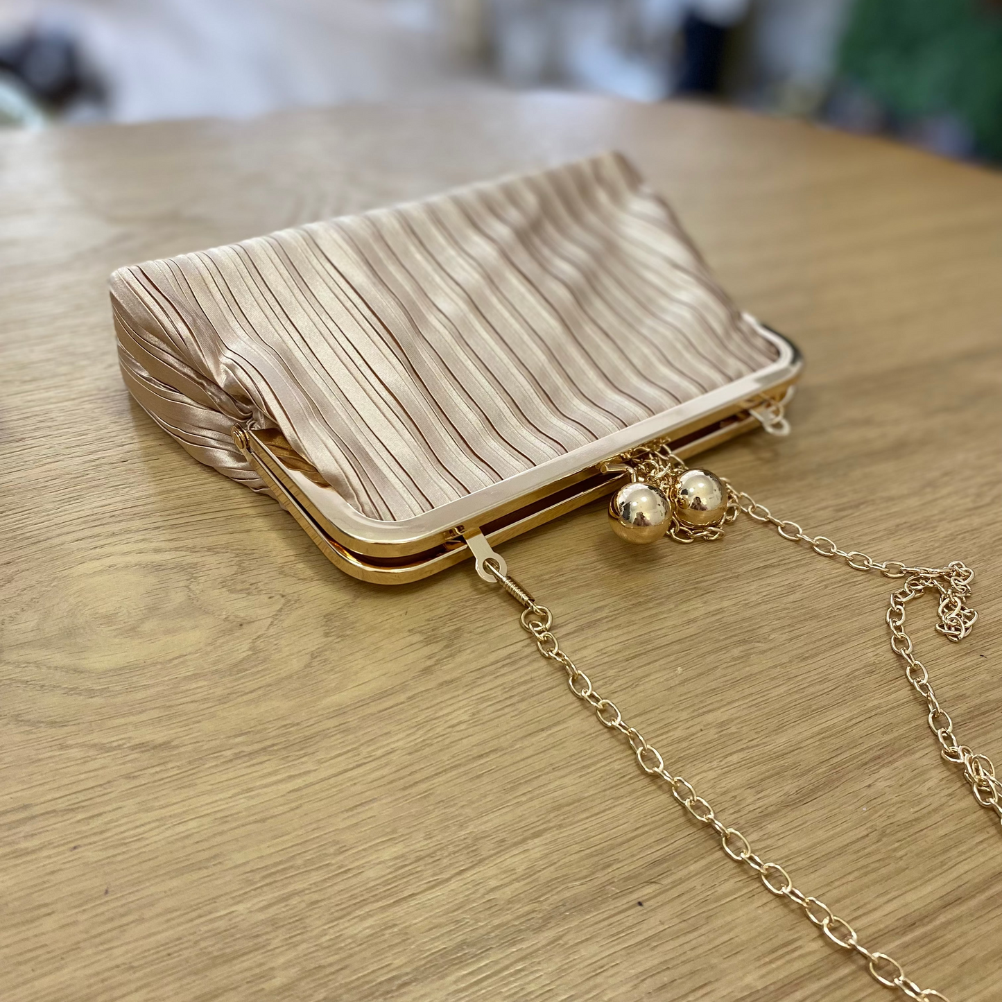 Sac à main de fête en plumes rose clair