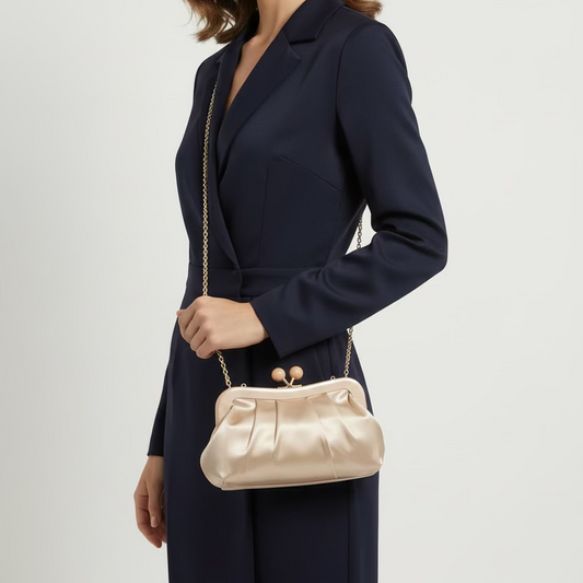 Bolso de fiesta estilo vintage de raso liso y nácar en color rosa nude - Moments by You