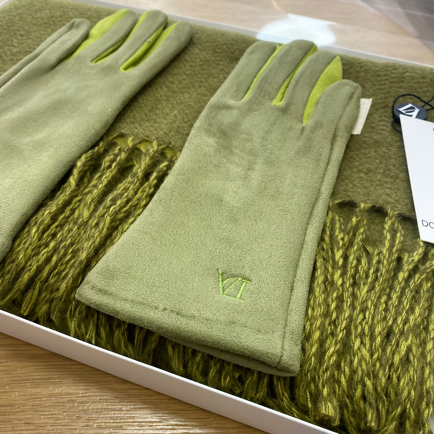 Pack de guantes y bufanda a conjunto de Don Algodon en color verde con partes en otro tono de verde - mbyou