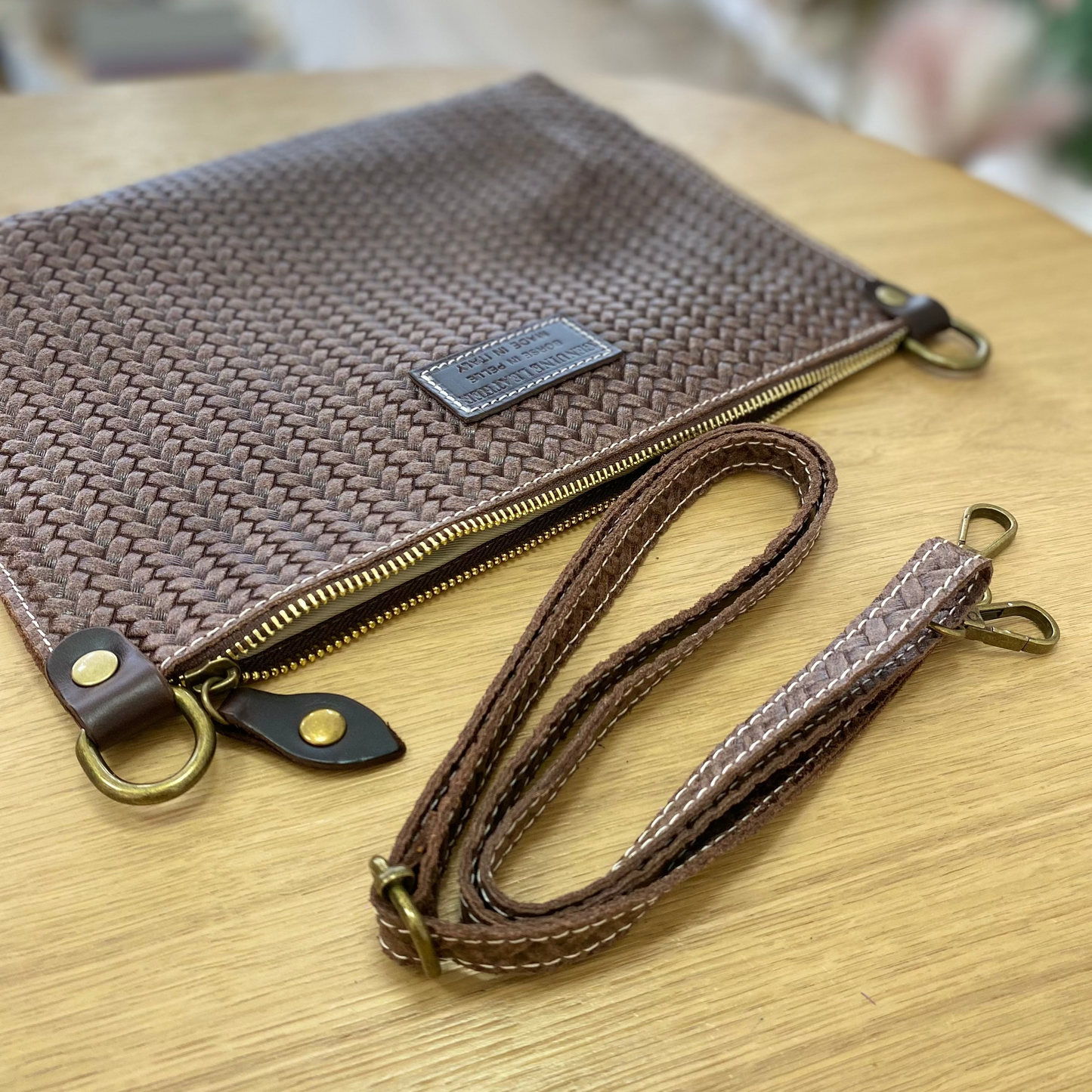Bolso de piel 100% auténtica tipo bandolera rectangular efecto trenzado chocolate - mbyou