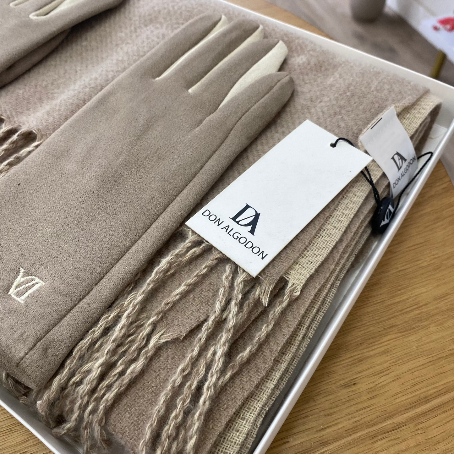 Pack de guantes y bufanda a conjunto de Don Algodón en color marrón topo y beige - mbyou