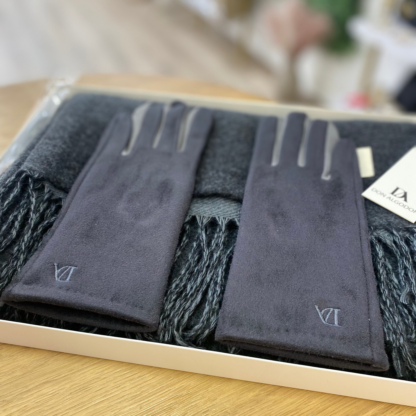 Pack de guantes y bufanda a conjunto de Don Algodón en color negro y gris - mbyou