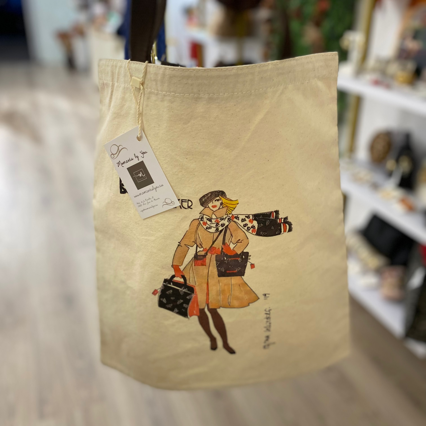 Tote bag de tela con detalle de mujer en color beige y marrón chocolate  - mbyou