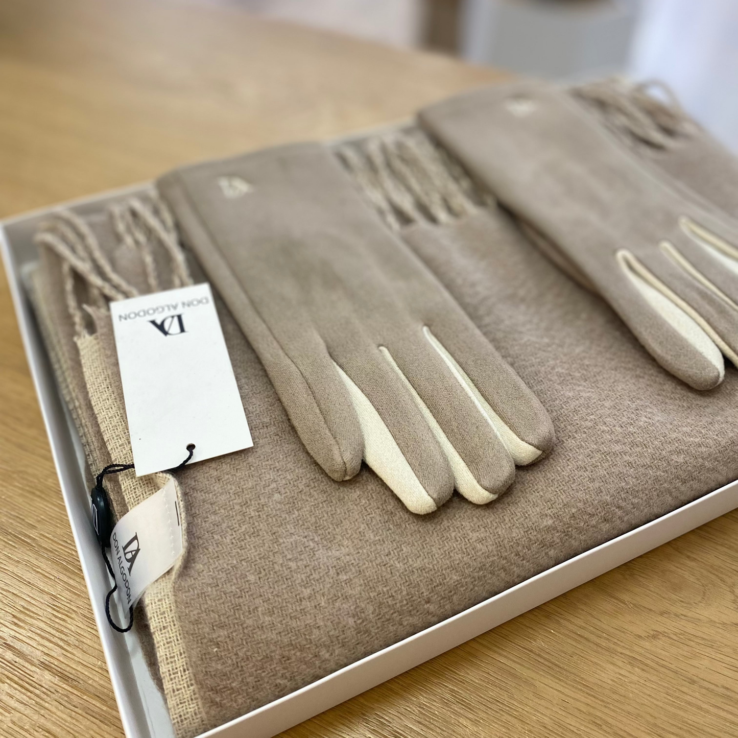 Pack de guantes y bufanda a conjunto de Don Algodón en color marrón topo y beige - mbyou