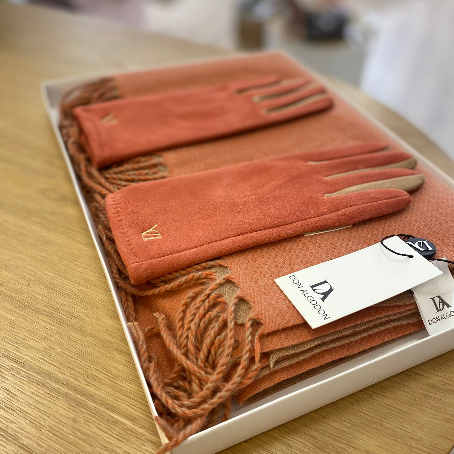 Pack de guantes y bufanda a conjunto de Don Algodon en color naranja y beige - mbyou