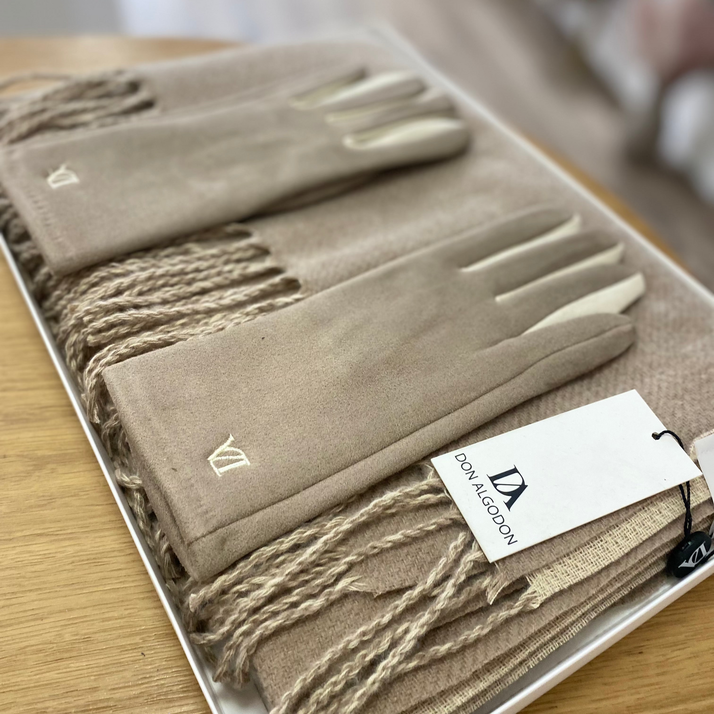 Pack de guantes y bufanda a conjunto de Don Algodón en color marrón topo y beige - mbyou