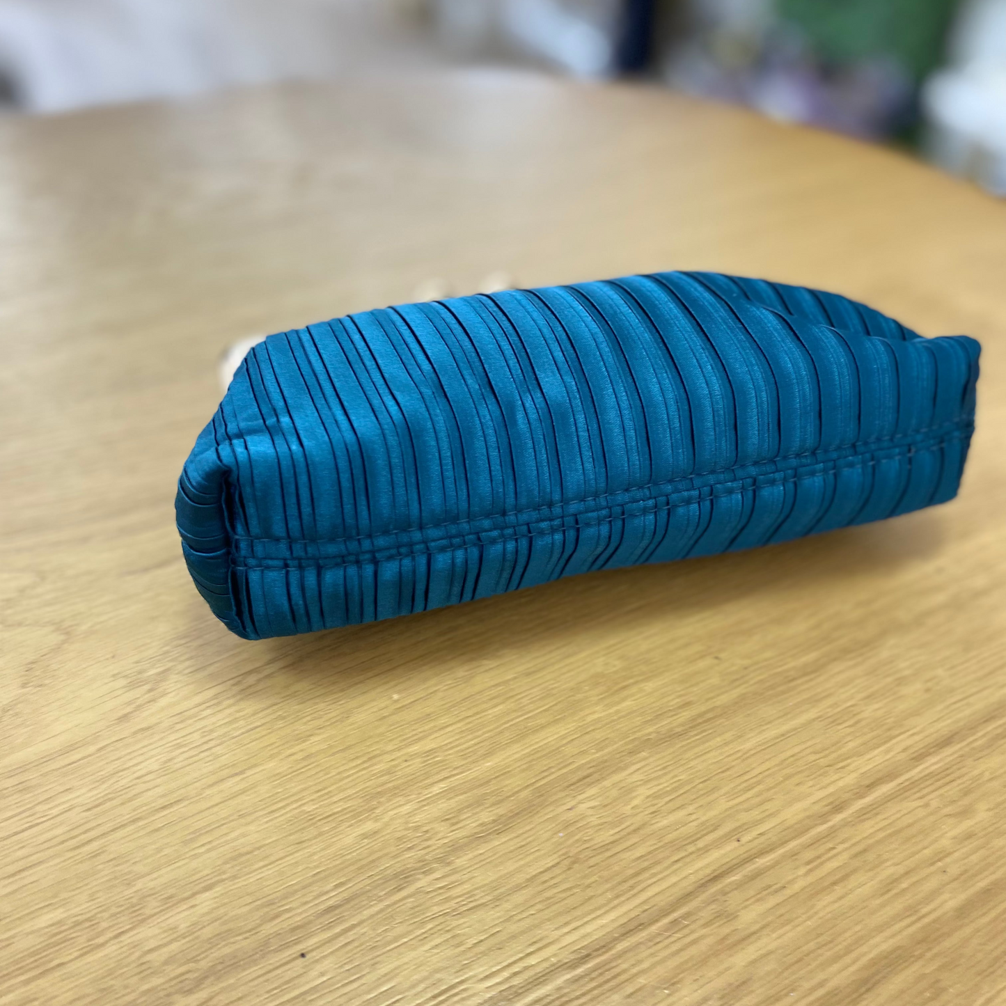 Light pink feather party handbag