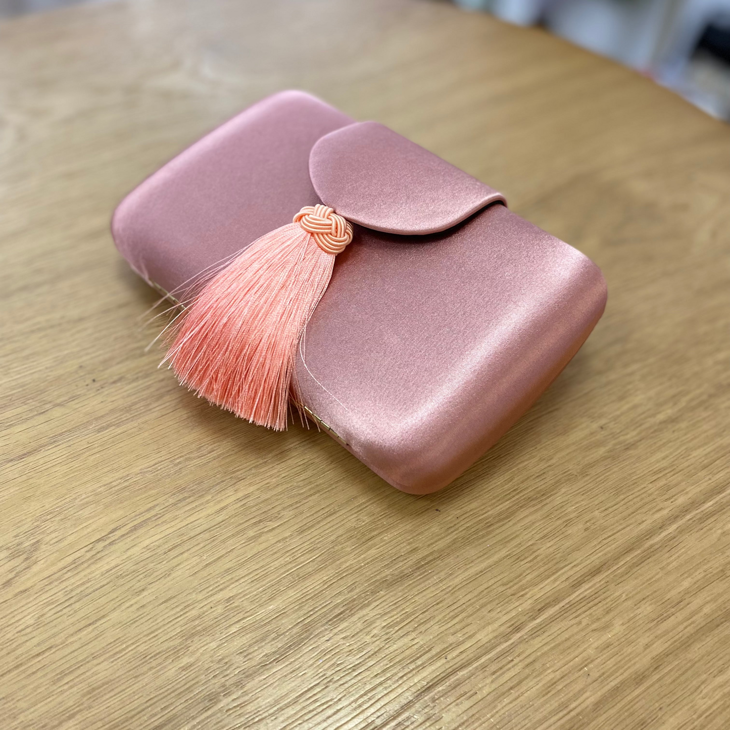 Light pink feather party handbag