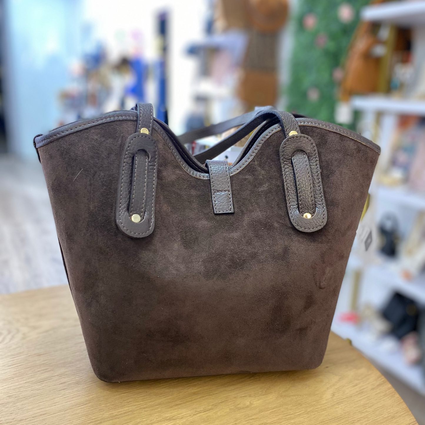 Bolso shopper de piel 100% vacuno acabado ante con neceser interior color marrón chocolate - mbyou