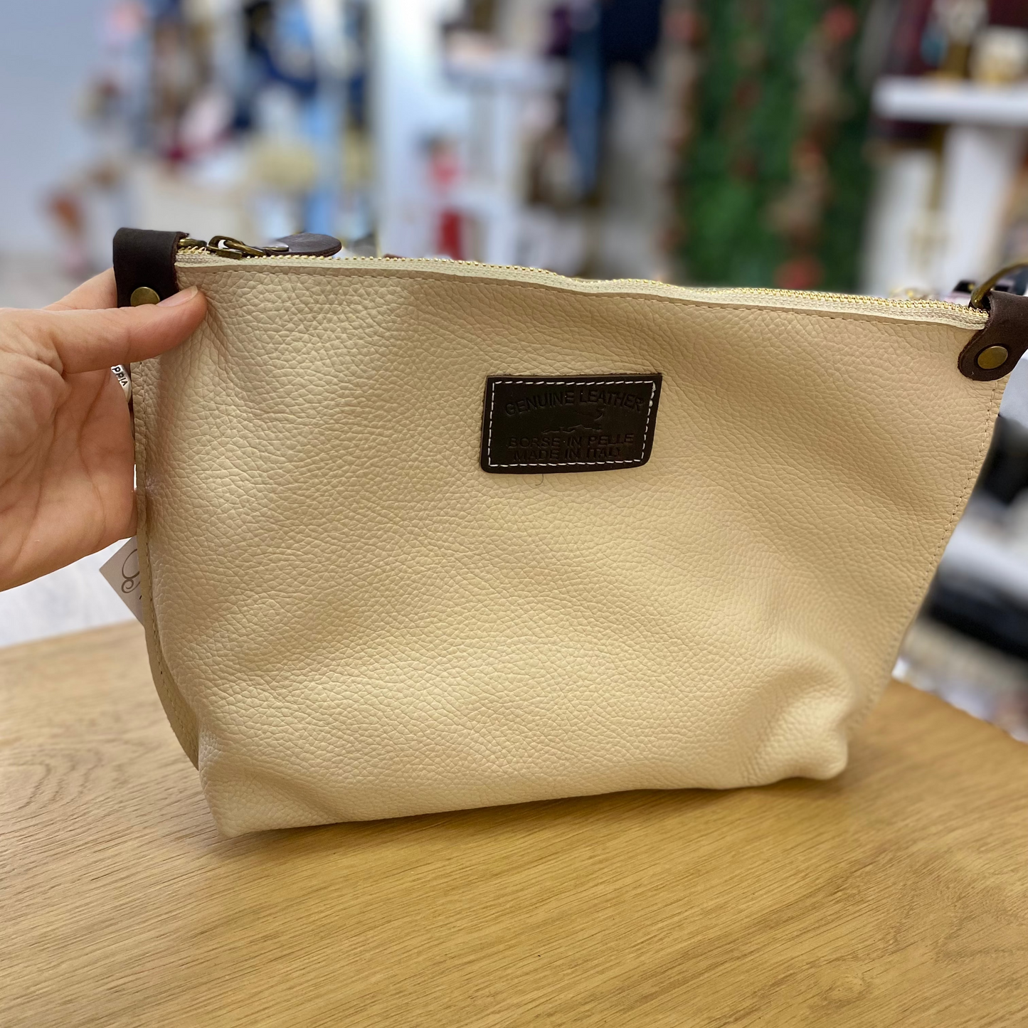 Bolso bandolera de piel 100% vacuno pespuntes en color beige