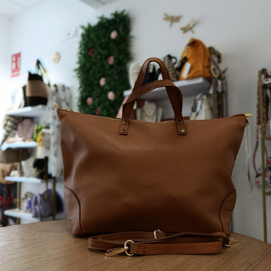 Bolso tipo shopper de piel 100% vacuno con asas cortas y tachuelas color camel - mbyou