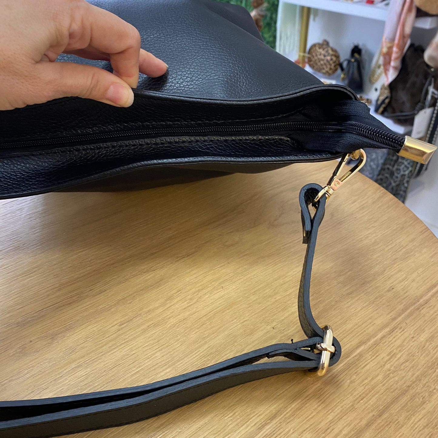 Bolso bandolera piel 100% auténtica liso color negro