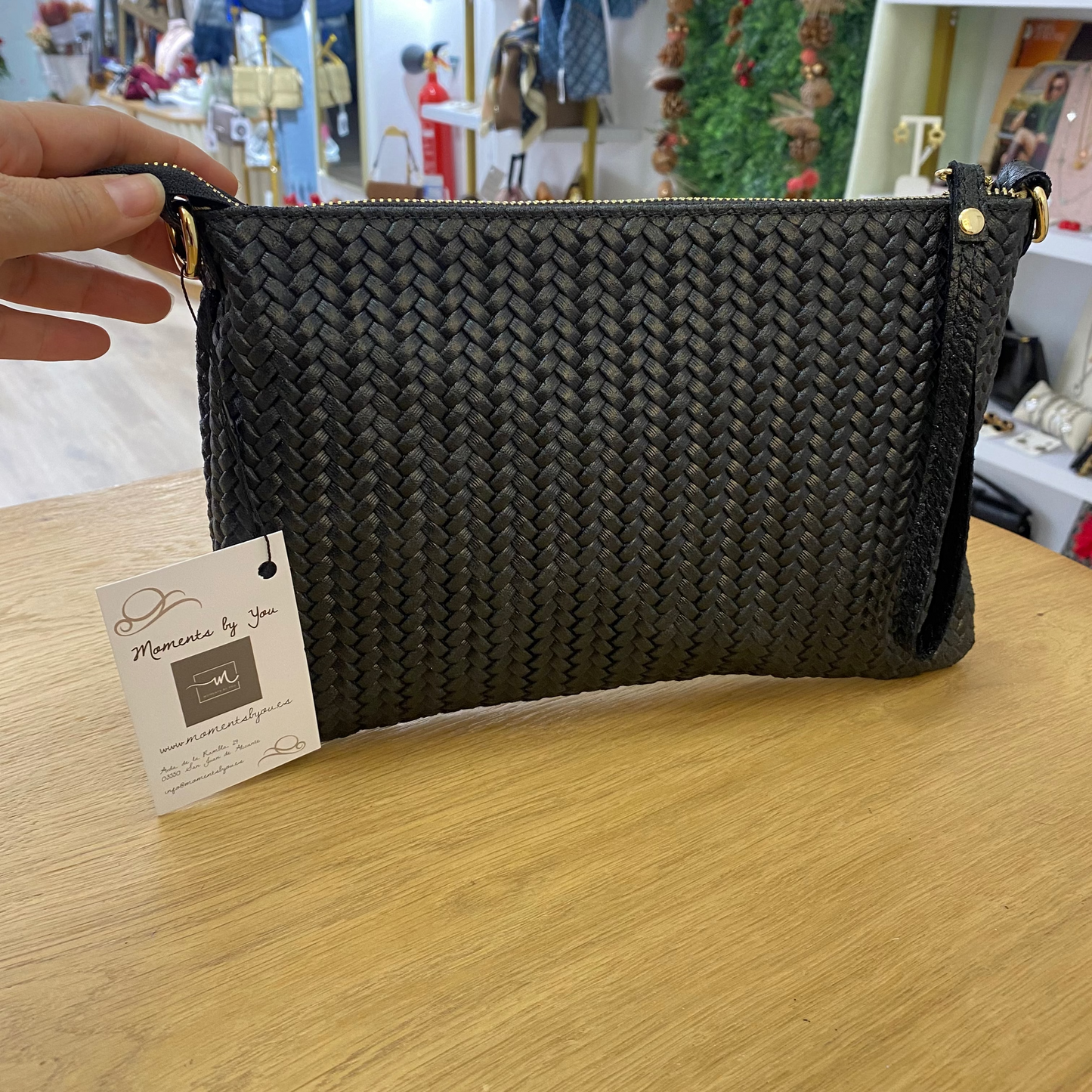 Bolso bandolera de piel 100% vacuno trenzado color negro