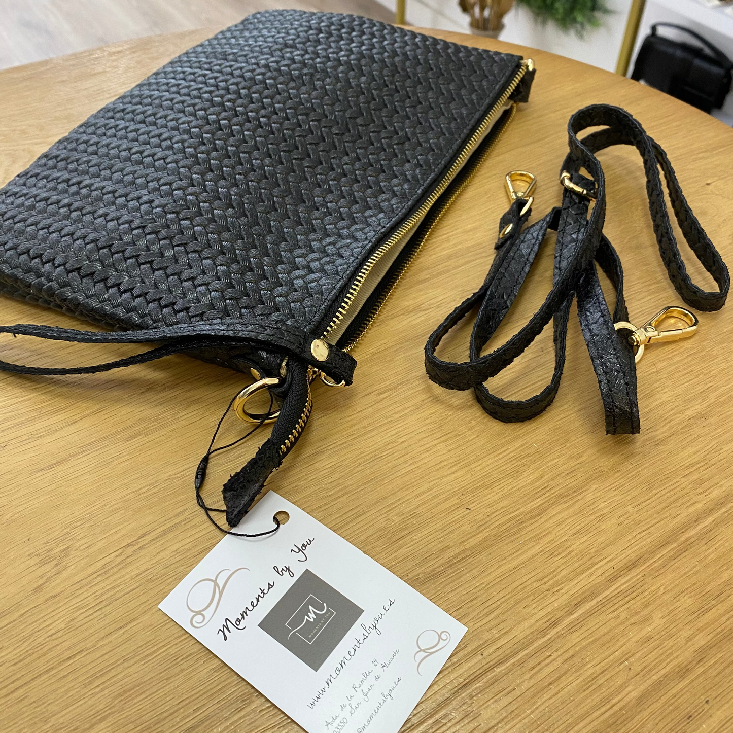 Bolso bandolera de piel 100% vacuno trenzado color negro