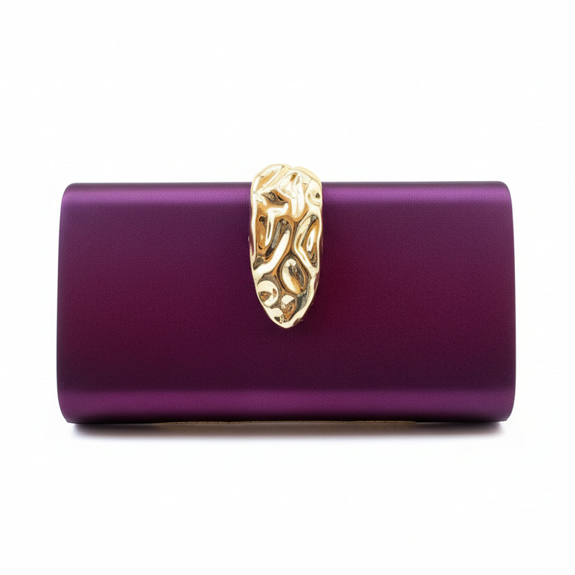 Bolso de mano fiesta de raso color berenjena y cierre hoja dorada - Moments by You