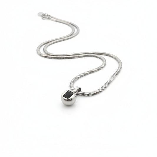 Collar acero tipo serpiente con charm esfera acabado plata - Moments by You