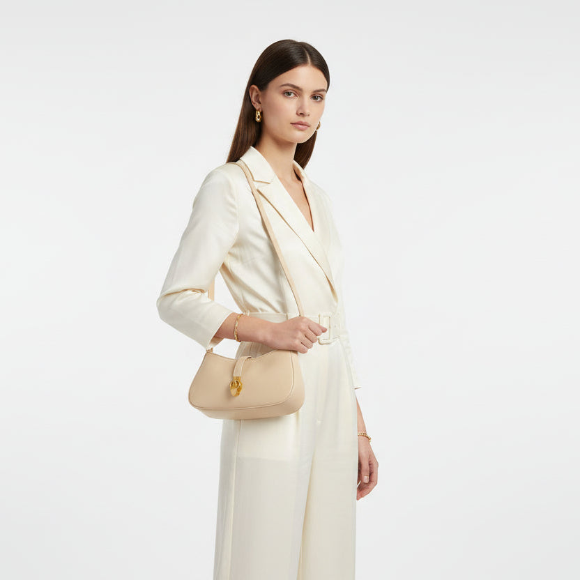 Bolso hombro media luna con cierre metalizado color beige - Moments by You