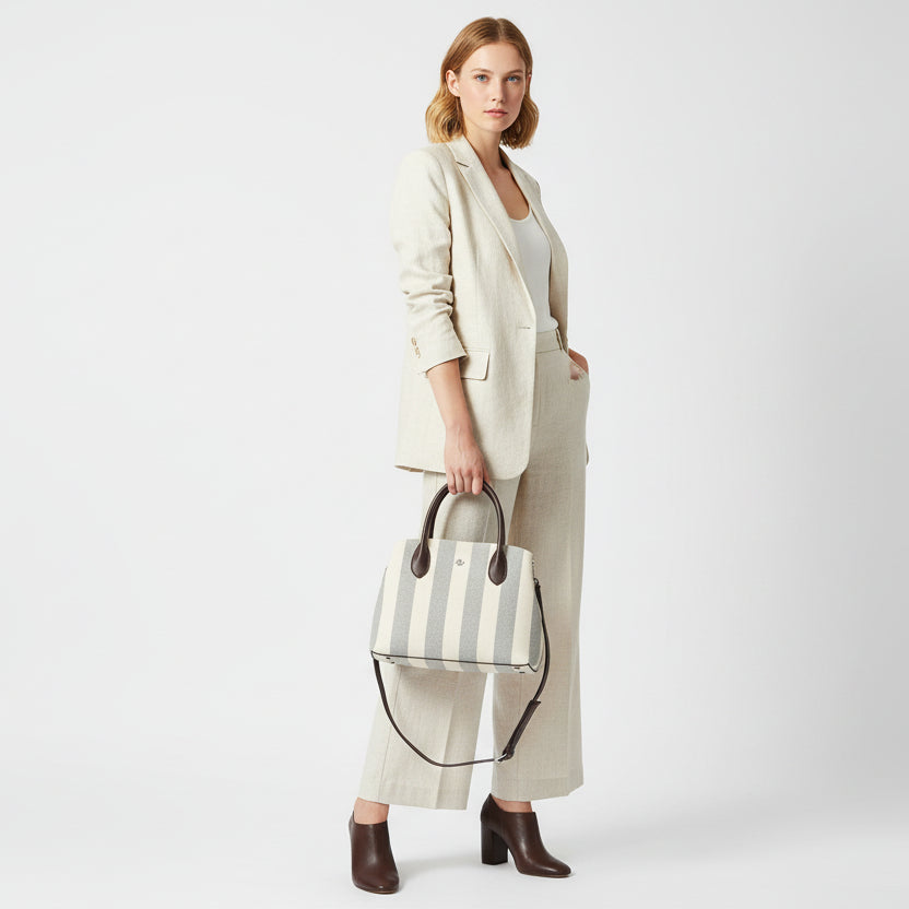 Bolso mediano a rayas en azul y chocolate - Moments by You