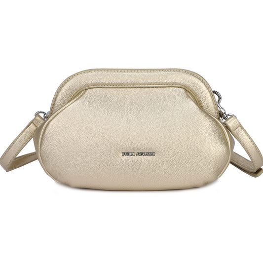 Bolso tipo clutch ovalado con textura en color oro