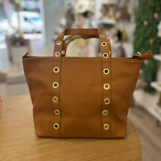 Bolso tipo shopper de piel 100% vacuno con asas y tachuelas color camel - mbyou