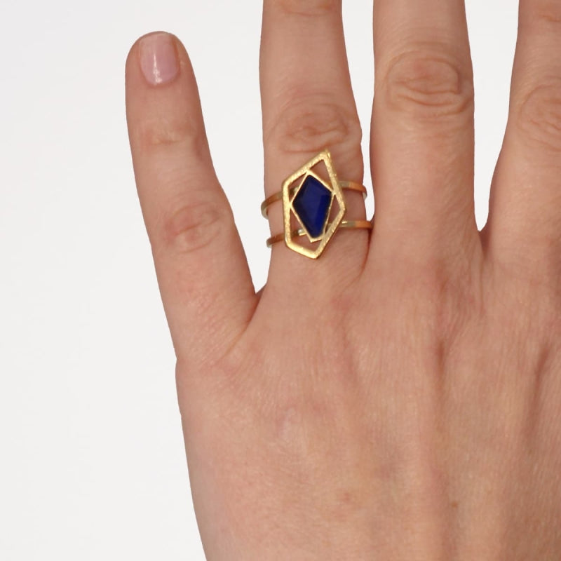 Anillo de acero quirúrgico con piedra de cristal acabado oro