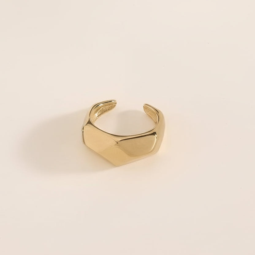Anillo grueso de acero con formas geométricas en acabado brillante - Moments by You