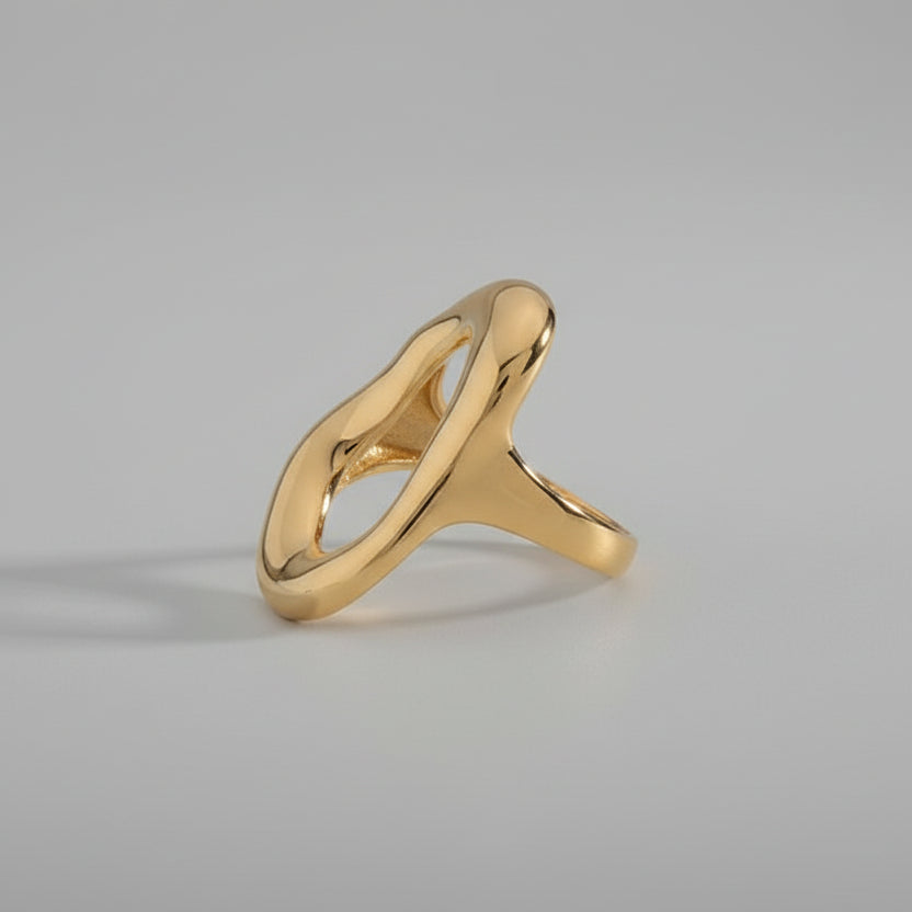 Anillo grande de acero en forma de círculo irregular acabado oro - Moments by You