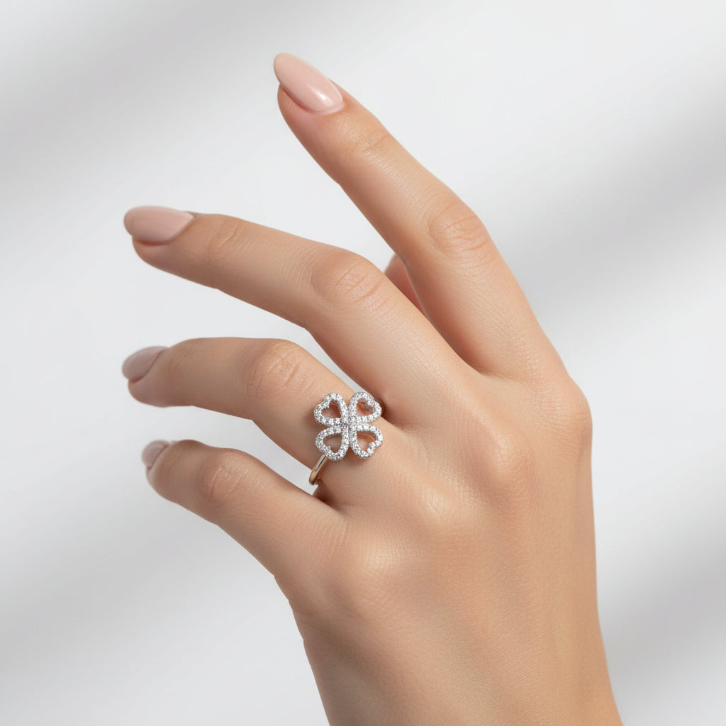 Anillo de plata S925 en forma de trébol con circonitas - Moments by You