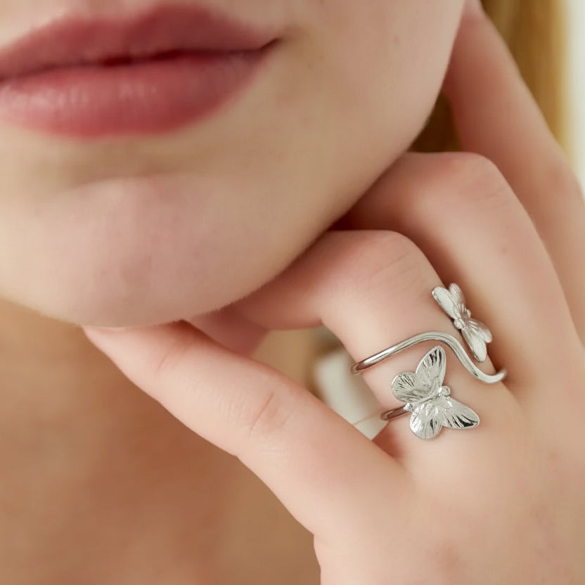 Anillo de acero con dos mariposas acabado plata - Moments by You