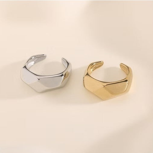 Anillo grueso de acero con formas geométricas en acabado brillante - Moments by You