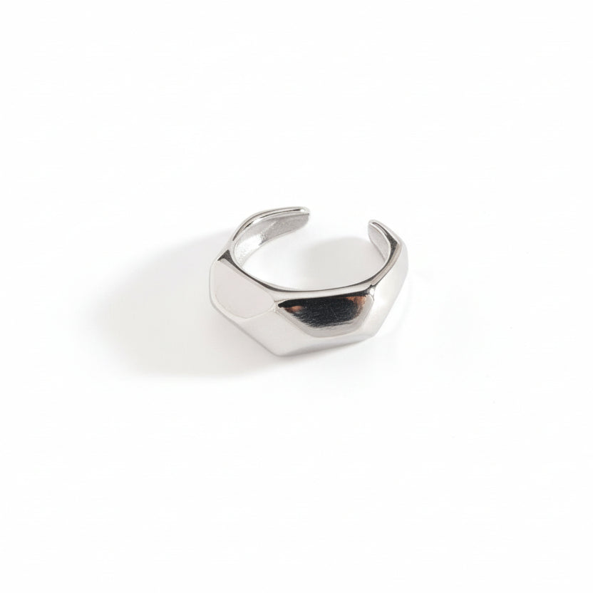 Anillo grueso de acero con formas geométricas en acabado brillante - Moments by You