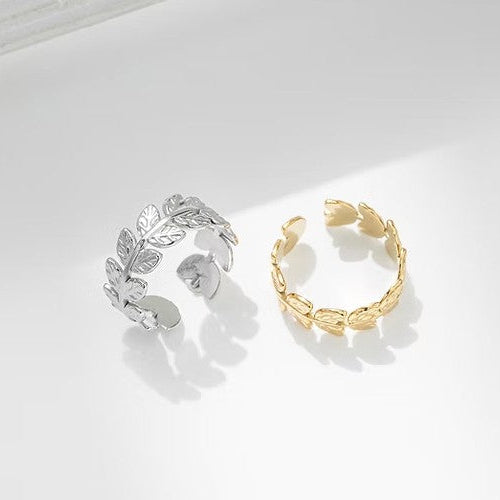Anillo fino de acero con hojas y textura rugosa en acabado brillante - Moments by You