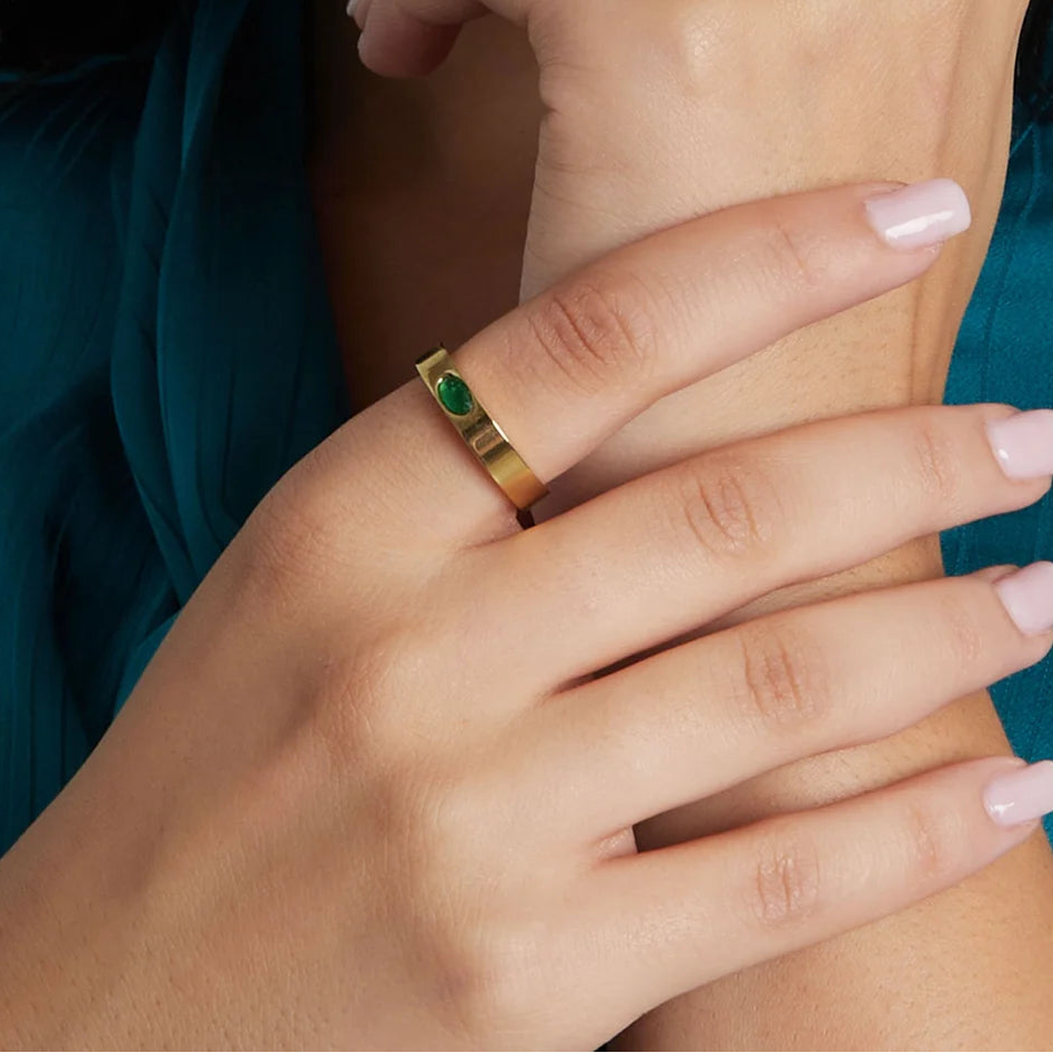Anillo de acero con diseño simple y liso con circonita - Moments by You