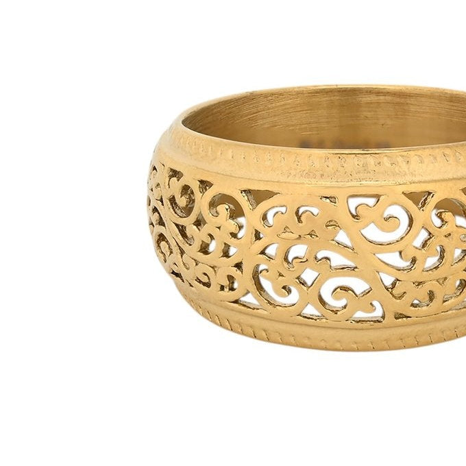 Anillo de con diseño de filigrana acabado oro