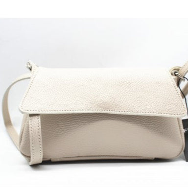 Bolso de piel 100% vacuno tipo bandolera con solapa lisa color beige