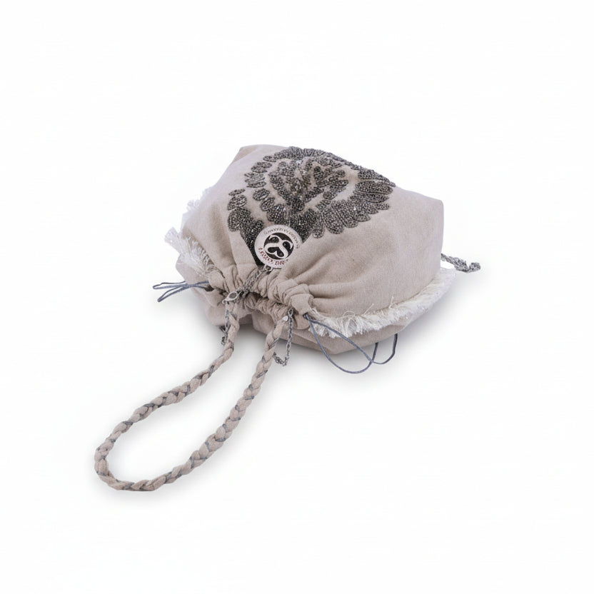 Bolso 100% fibra natural tipo saco con flecos y diseño de espiral brillante - Moments by You