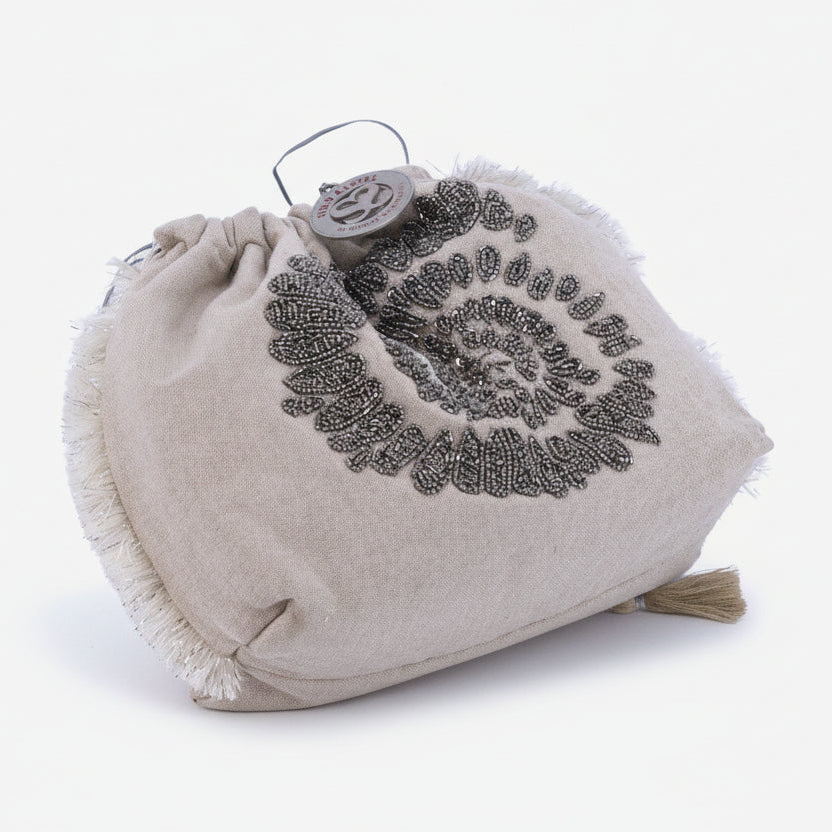 Bolso 100% fibra natural tipo saco con flecos y diseño de espiral brillante - Moments by You