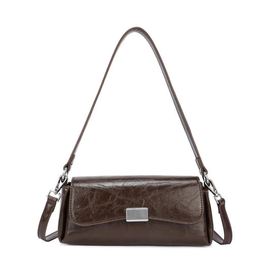 Bolso de hombro y bandolera de color marrón chocolate con solapa, alargado con herrajes plata- mbyou